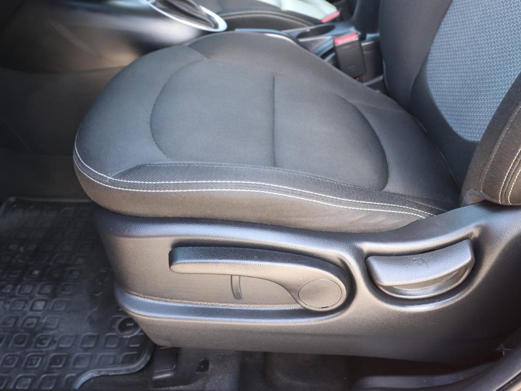 Used 2017 Kia Soul + image 17