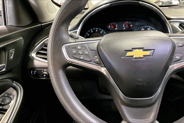 Used 2021 Chevrolet Malibu LT FWD image 18
