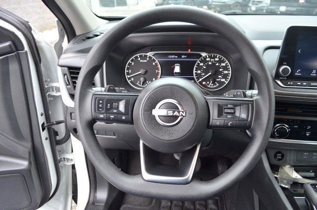 Used 2024 Nissan Rogue S image 19