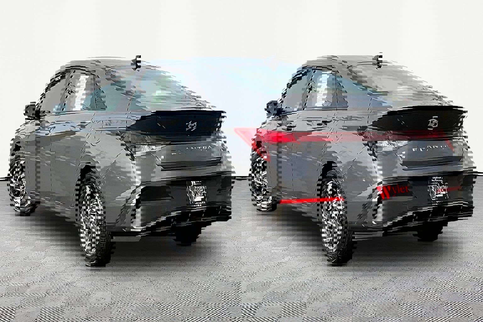 Used 2025 Hyundai Elantra Sport image 4