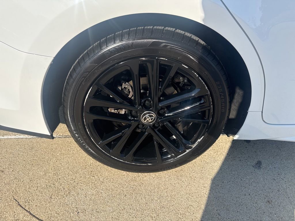 Used 2025 Toyota Camry SE image 3