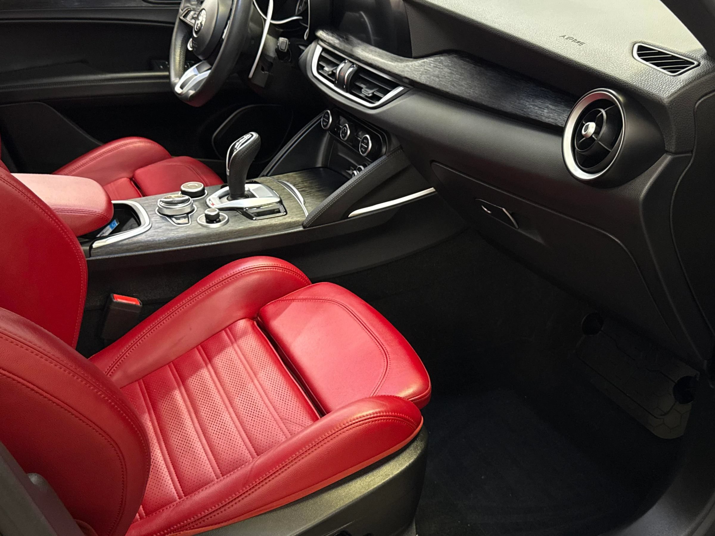 Used 2023 Alfa Romeo Stelvio Sprint RWD image 29