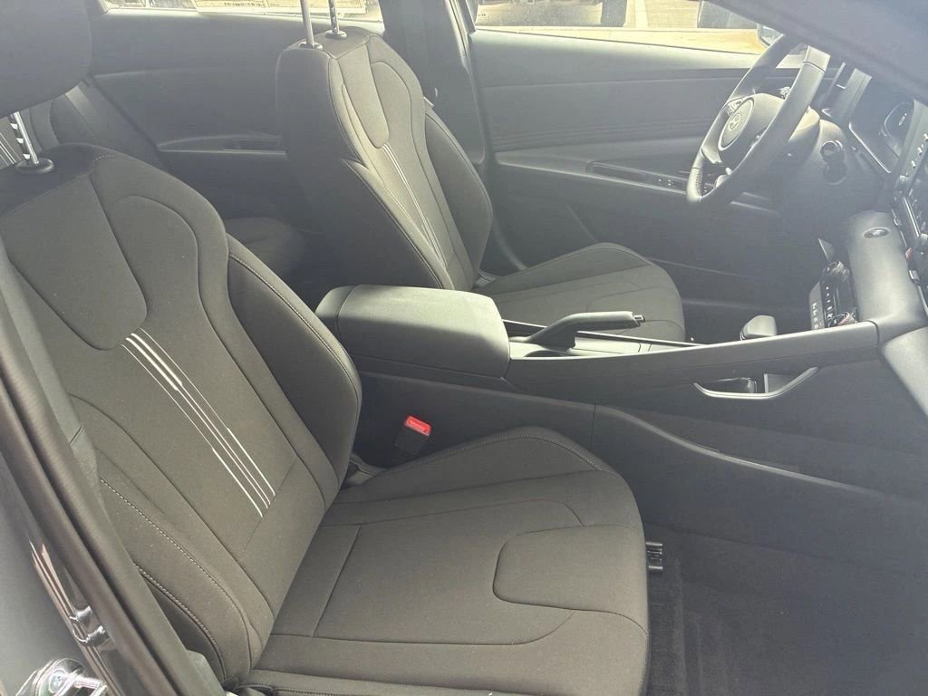 Used 2026 Hyundai Elantra Sport FWD image 17