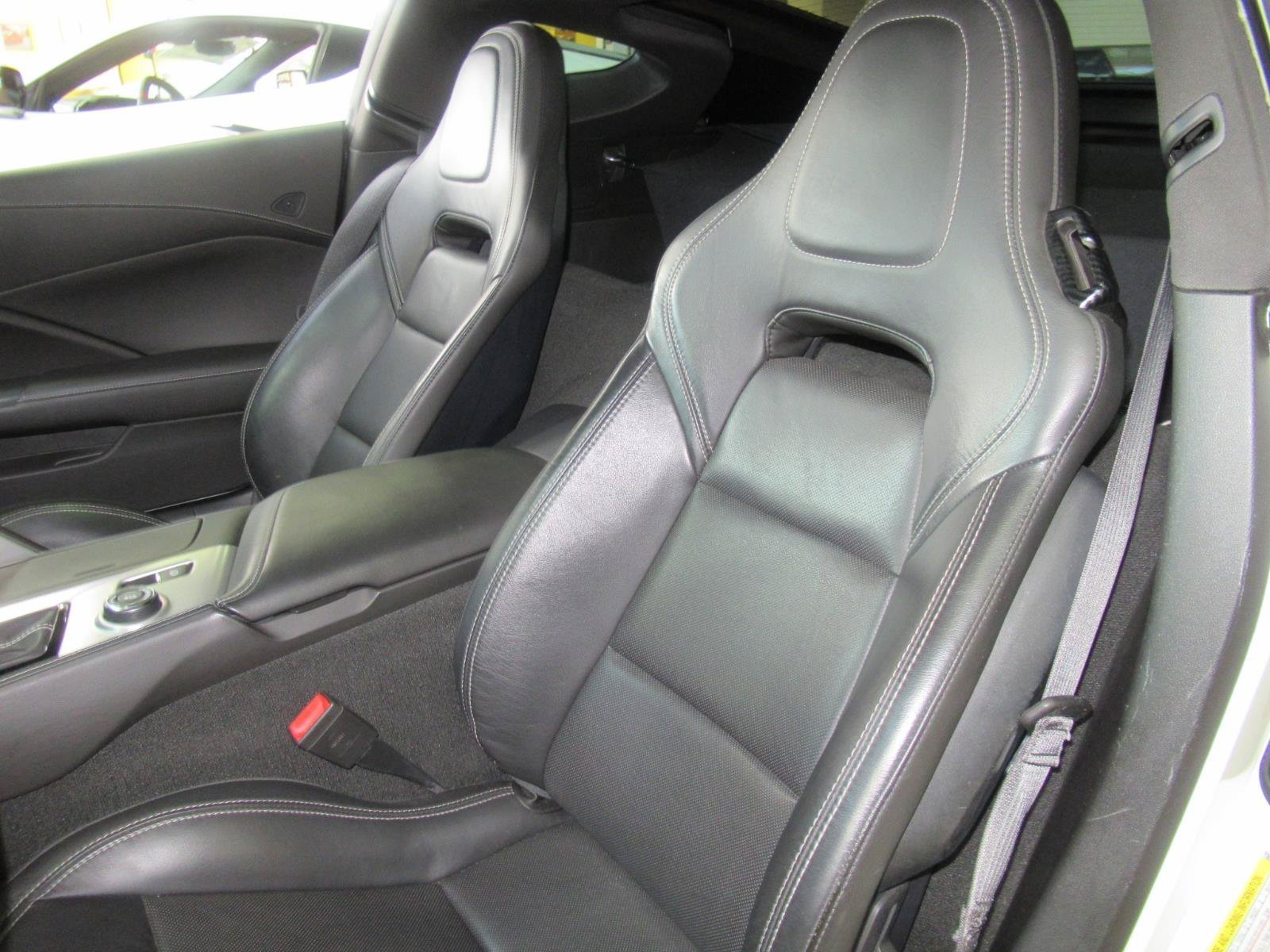 Used 2019 Chevrolet Corvette Z06 RWD image 17