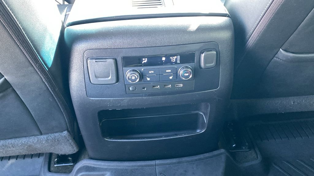 Used 2017 Chevrolet Suburban Premier image 15