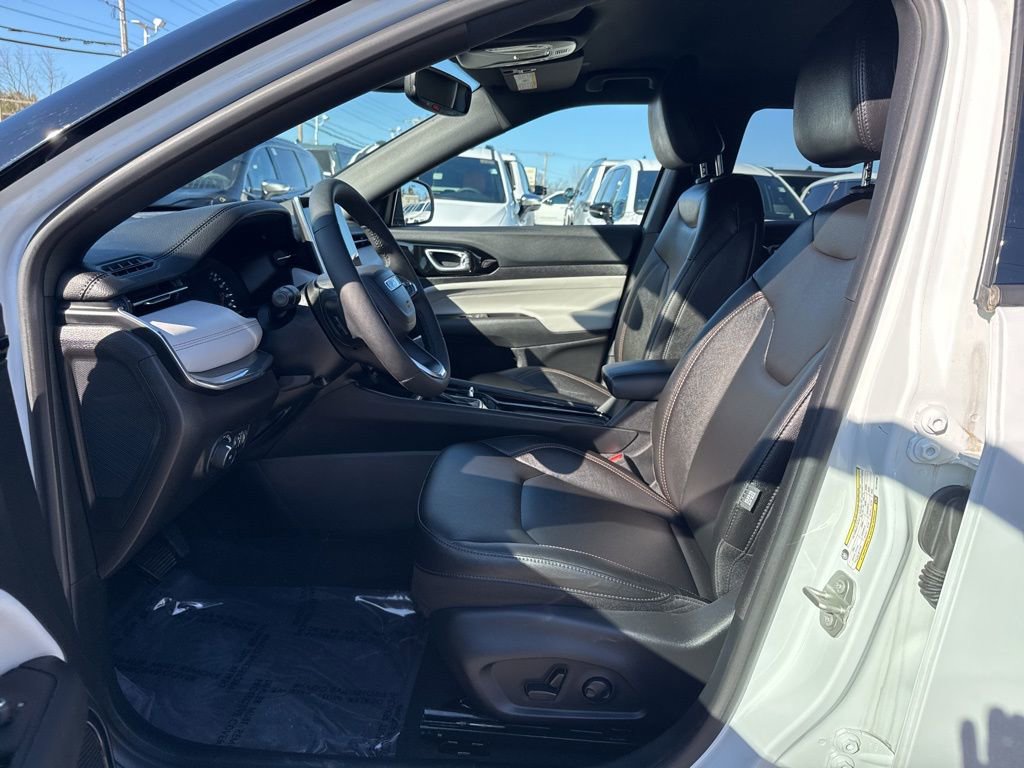 Used 2024 Jeep Compass Limited image 17