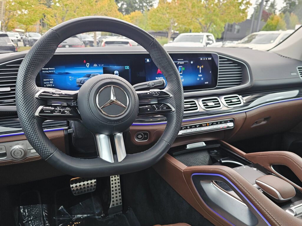 Used 2024 Mercedes-Benz GLS 580 4MATIC image 11