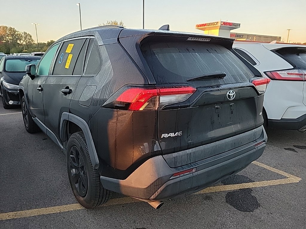 Used 2020 Toyota RAV4 LE FWD image 4