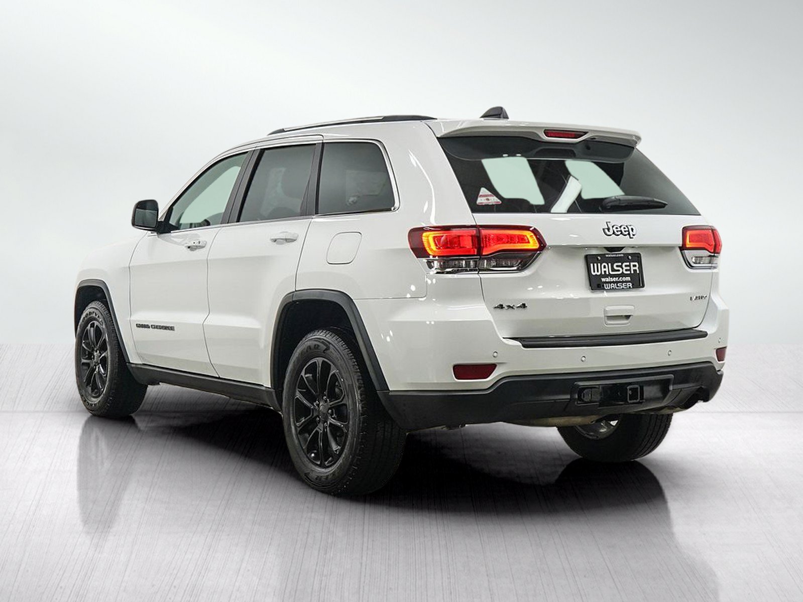 Used 2021 Jeep Grand Cherokee Laredo X AWD/4WD image 3