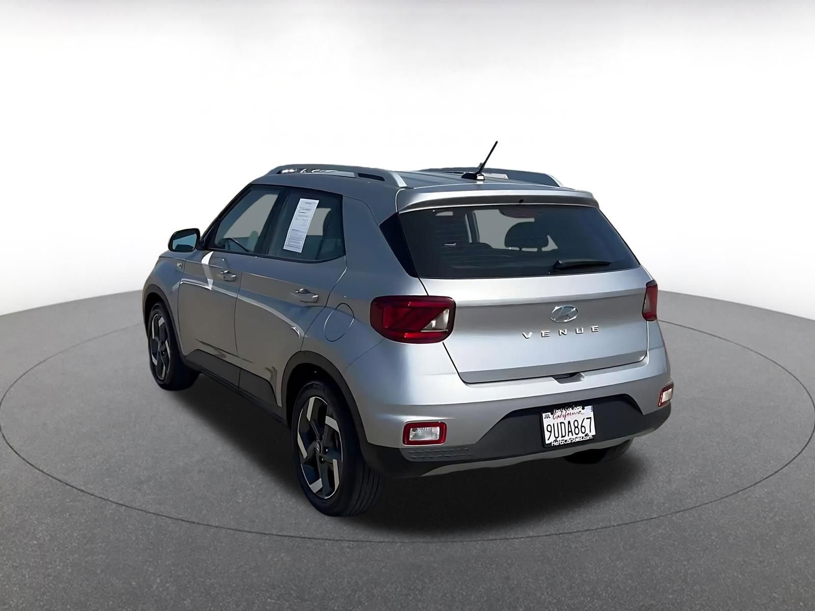 Used 2025 Hyundai Venue SEL image 11