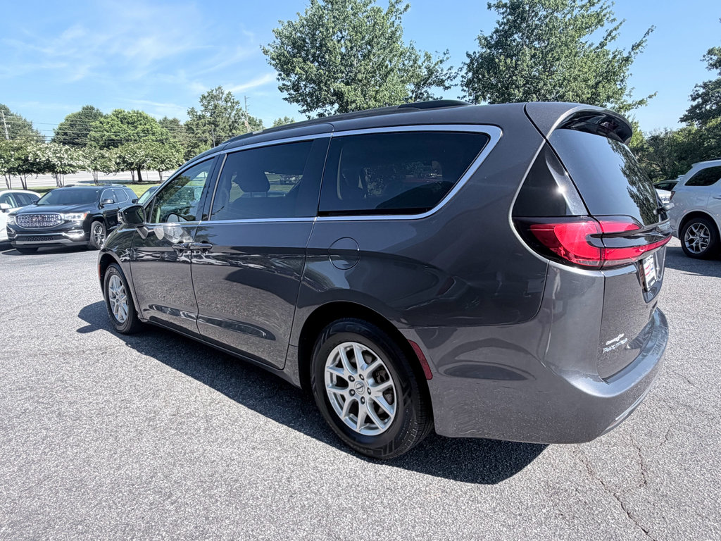 Used 2022 Chrysler Pacifica Touring-L FWD image 7