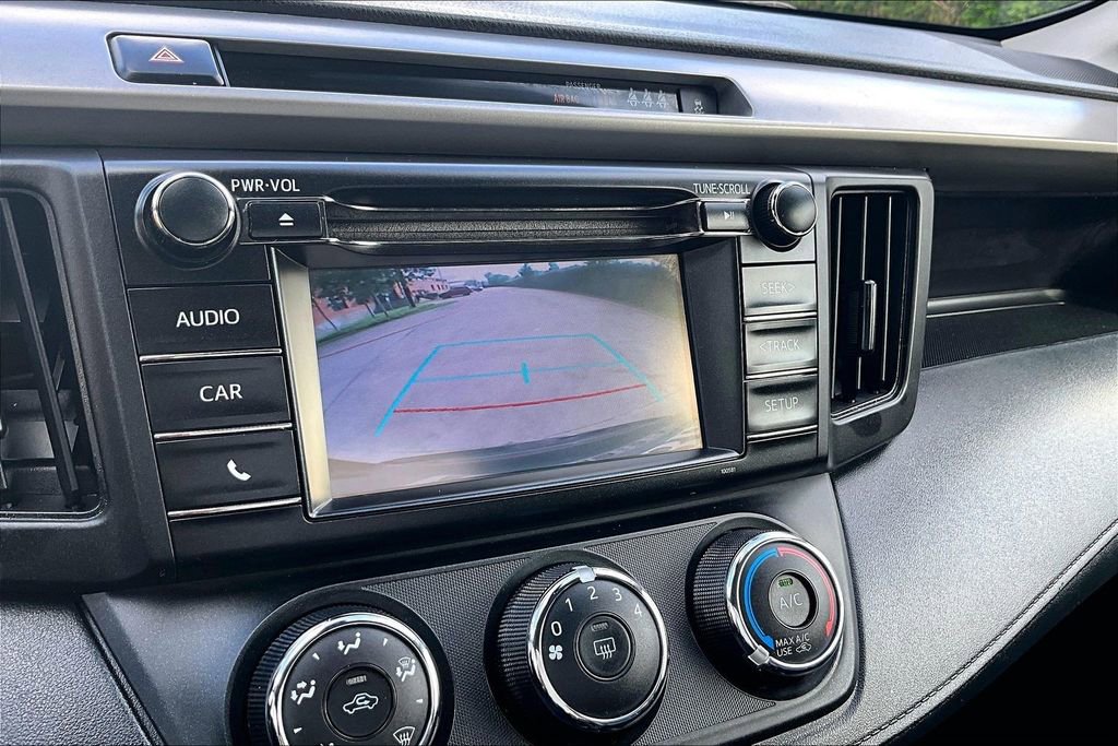 Used 2018 Toyota RAV4 LE image 30