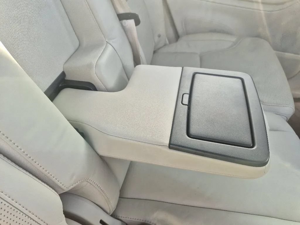 Used 2016 Volvo XC90 T8 Inscription w/ Vision Package AWD/4WD image 24