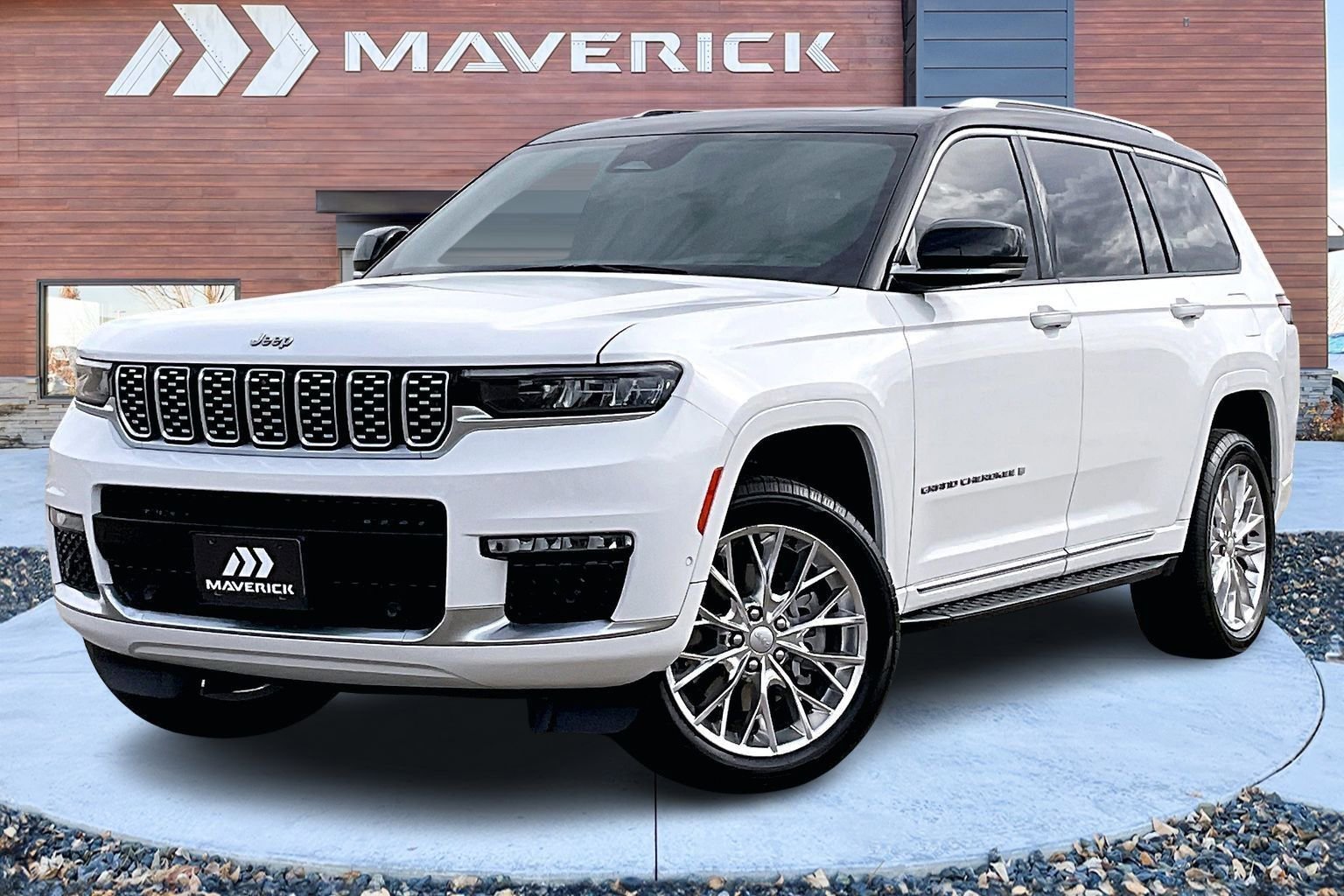 Used 2021 Jeep Grand Cherokee L Summit w/ Advanced Protech Group IV image 3