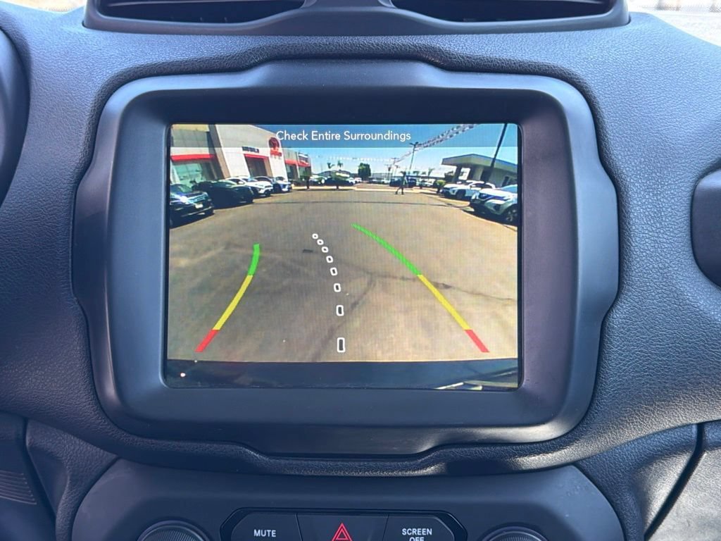 Used 2018 Jeep Renegade Latitude w/ UConnect 8.4 Nav Group FWD image 32