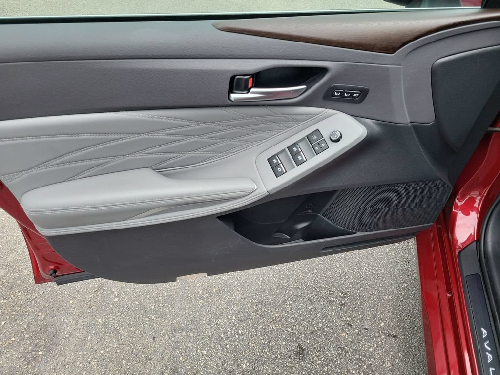 Used 2019 Toyota Avalon Limited w/ Advanced Safety Package FWD image 19