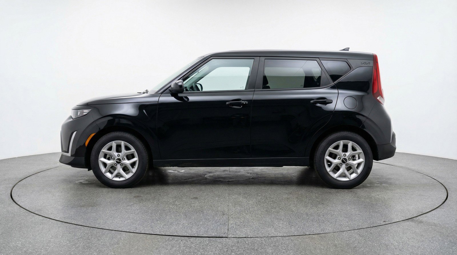 Used 2025 Kia Soul LX w/ LX Technology Package image 5