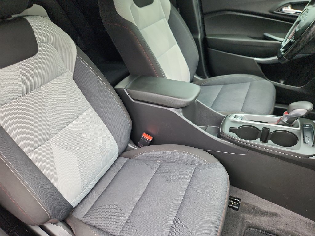 Used 2024 Chevrolet Trax RS FWD image 14