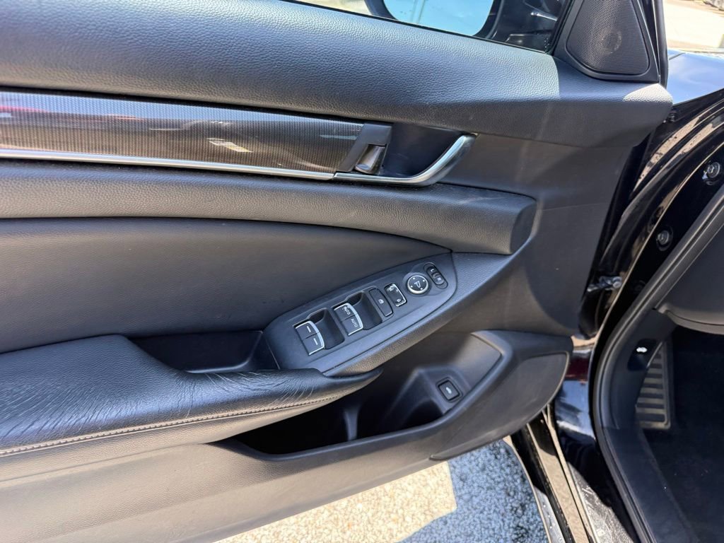 Used 2018 Honda Accord Sport image 5