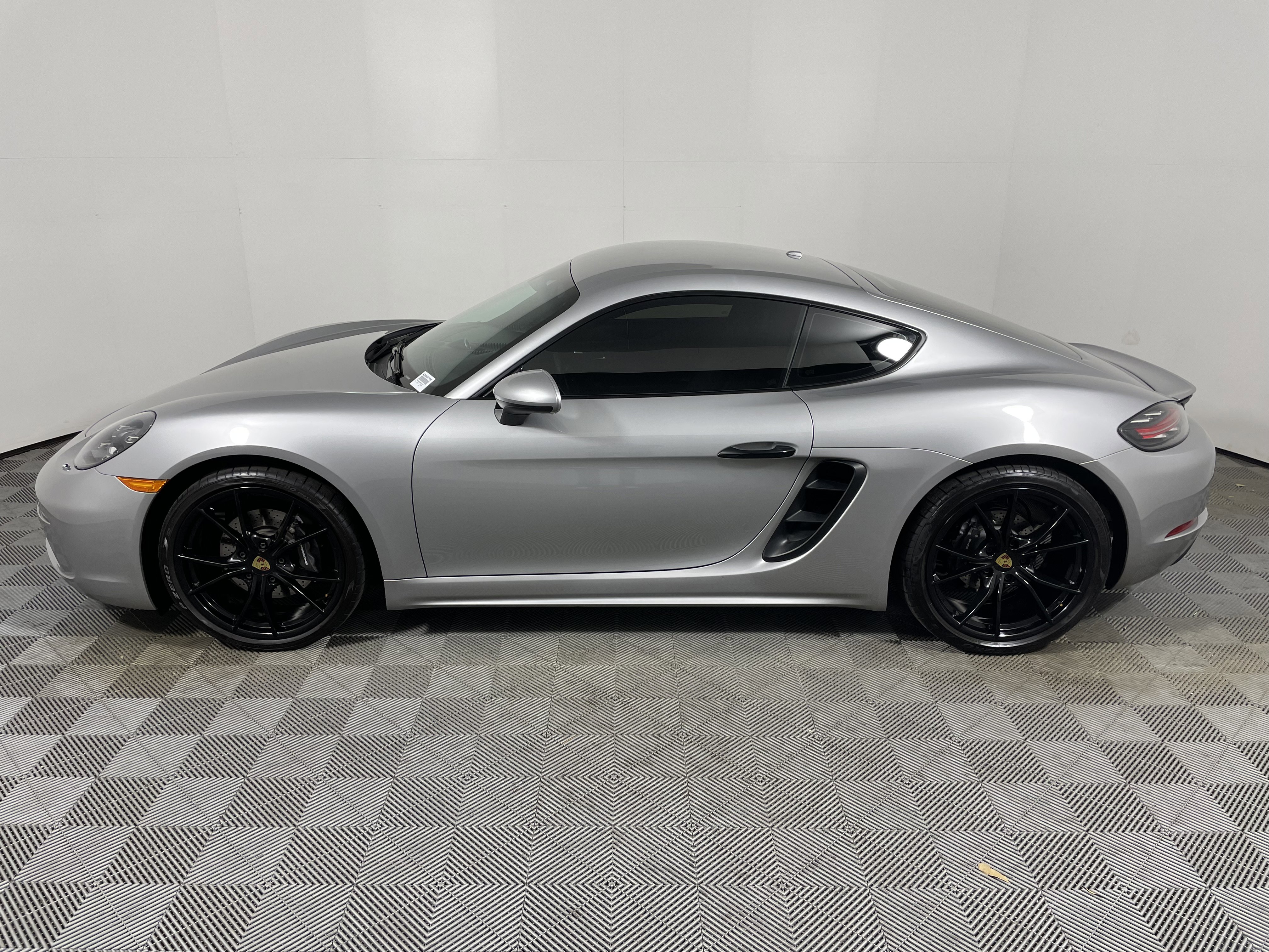 Certified 2024 Porsche 718 Cayman image 2