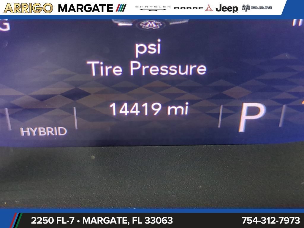 Used 2025 Jeep Wrangler Unlimited Sahara AWD/4WD image 28
