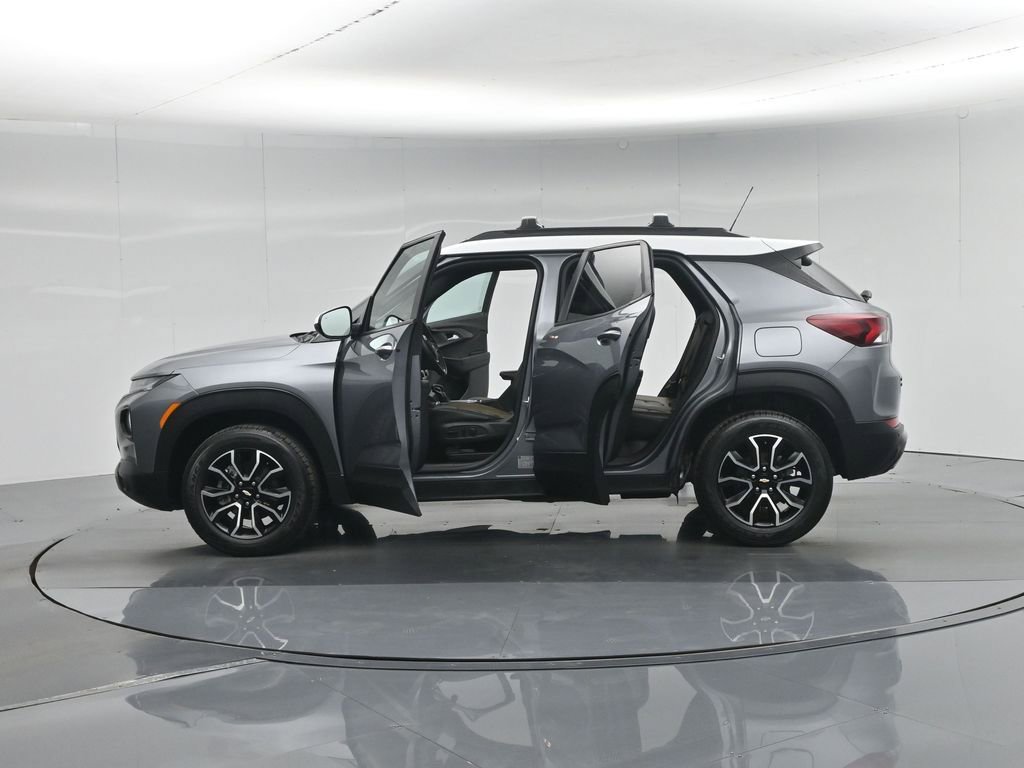 Used 2021 Chevrolet TrailBlazer ACTIV w/ Technology Package image 5