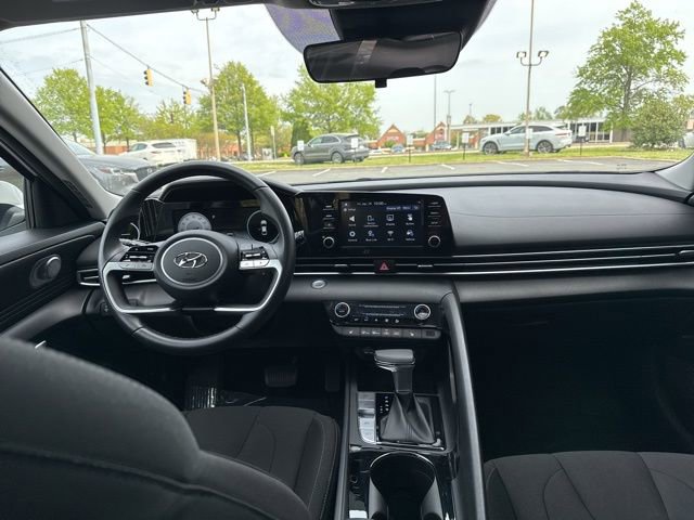 Used 2021 Hyundai Elantra SEL w/ Convenience + Premium Package image 18