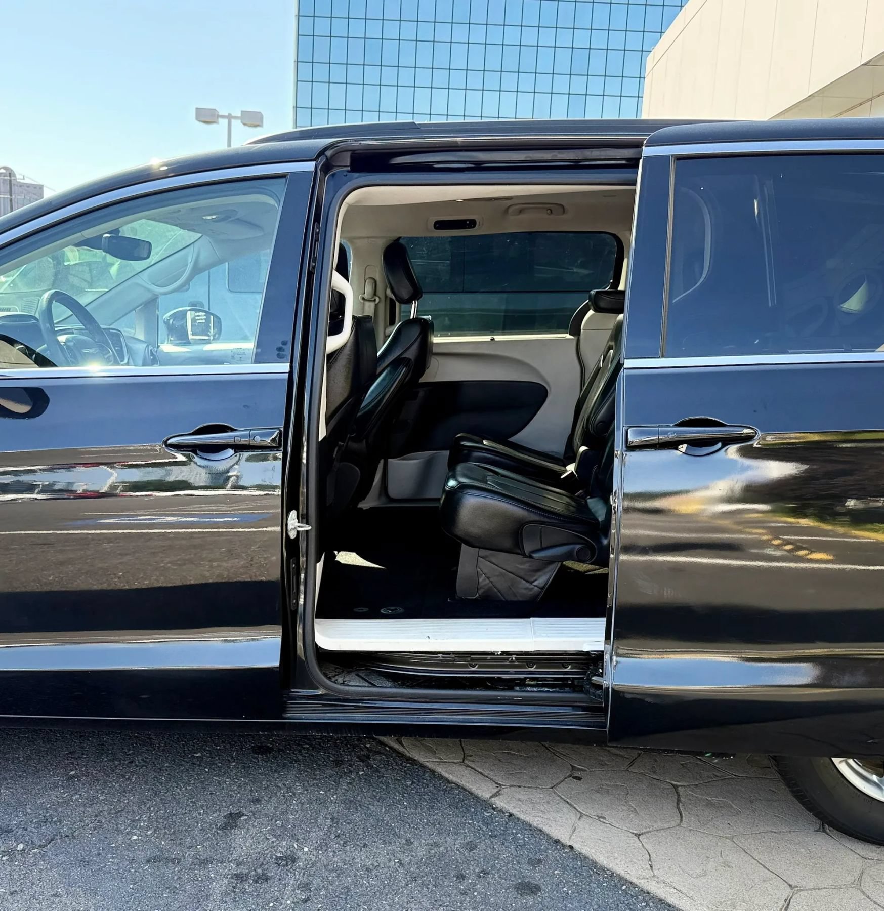 Used 2022 Chrysler Pacifica Touring-L FWD image 25