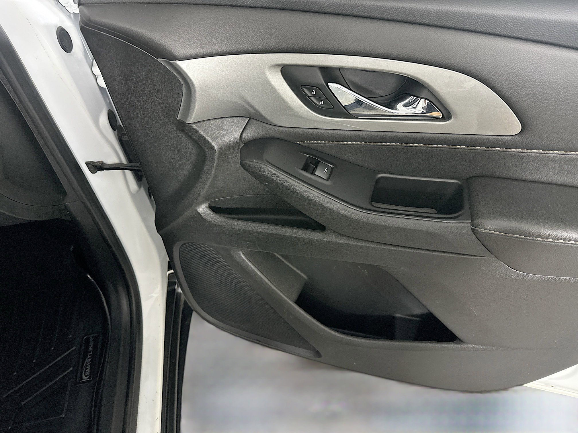 Used 2020 Chevrolet Traverse LS image 31