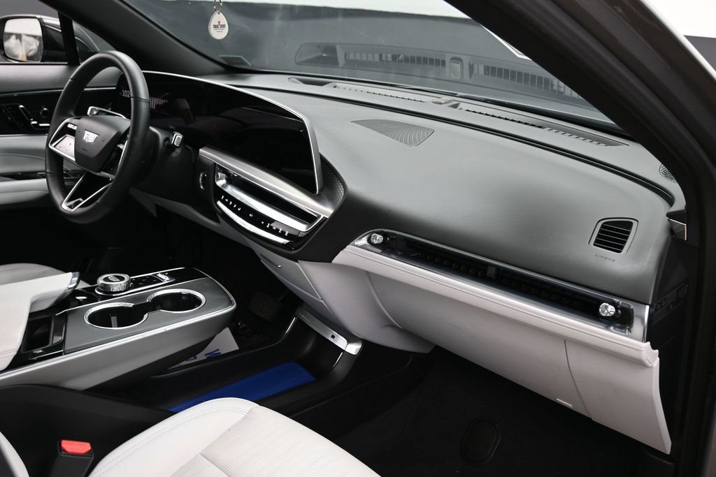 Used 2024 Cadillac Lyriq Luxury AWD/4WD image 38