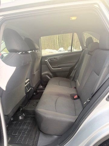 Used 2022 Toyota RAV4 LE image 26