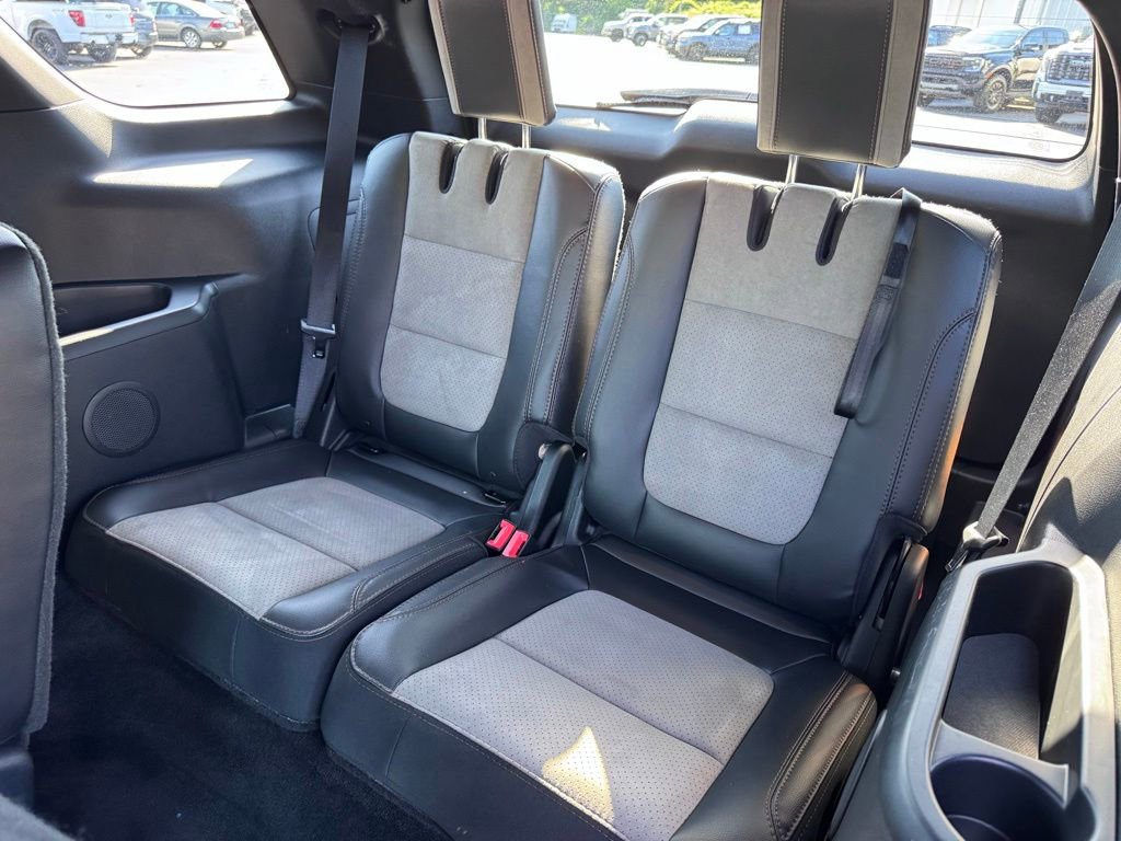 Used 2017 Ford Explorer XLT w/ Equipment Group 202A FWD image 33