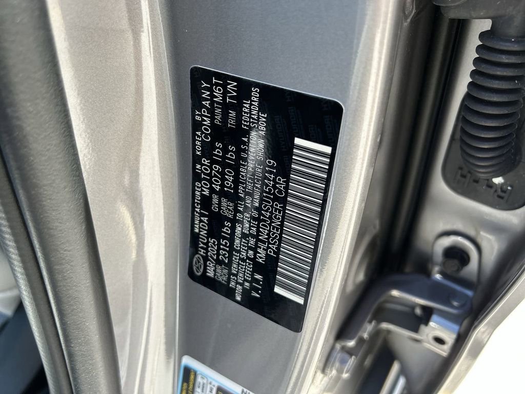 New 2025 Hyundai Elantra Limited image 34