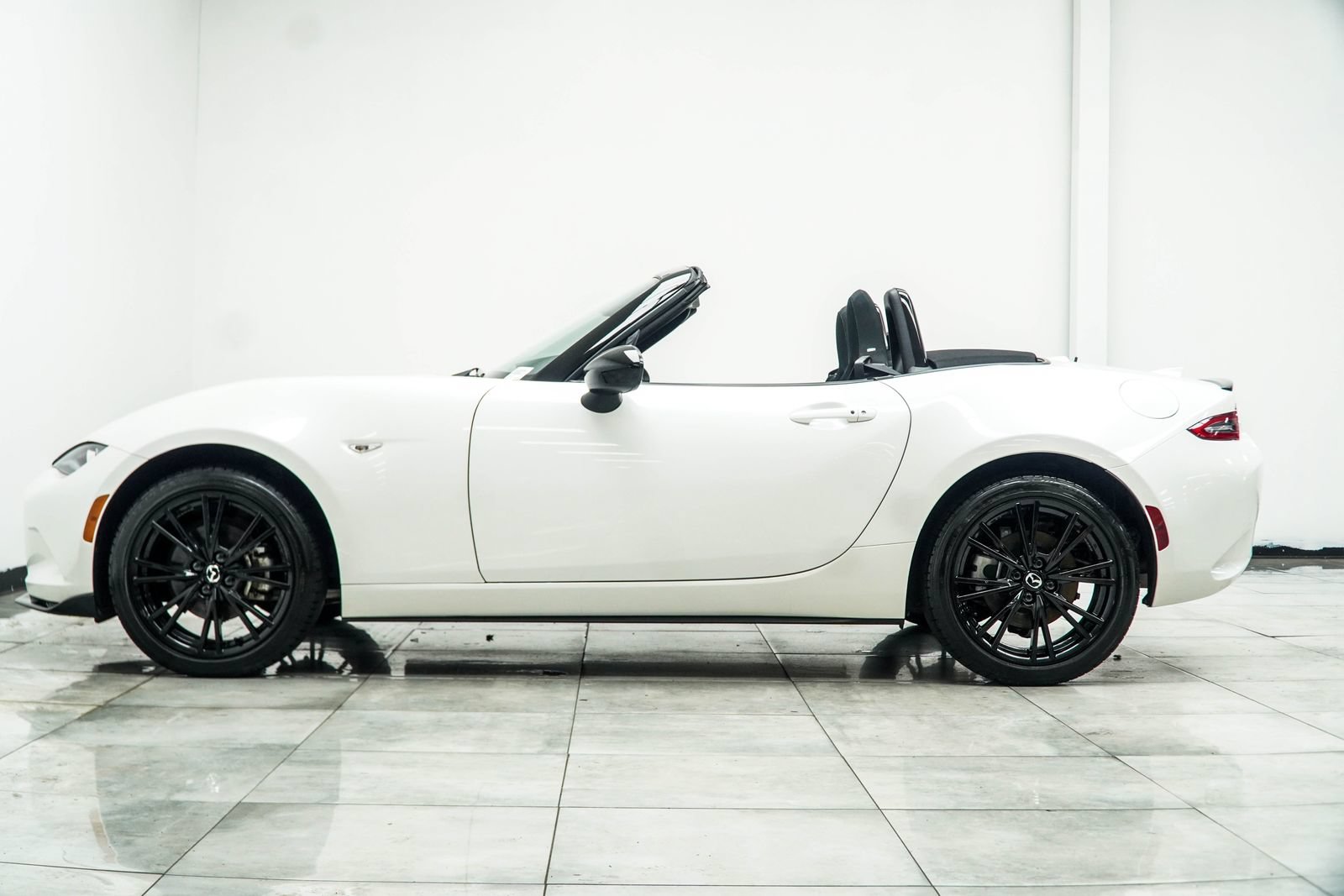 Used 2025 MAZDA MX-5 Miata Club RWD image 13
