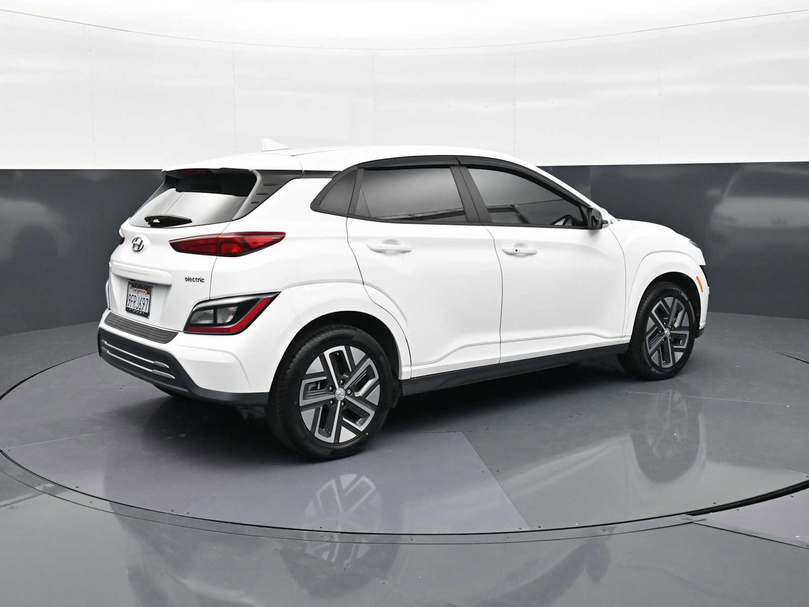 Used 2023 Hyundai Kona SE w/ Cargo Package FWD image 5