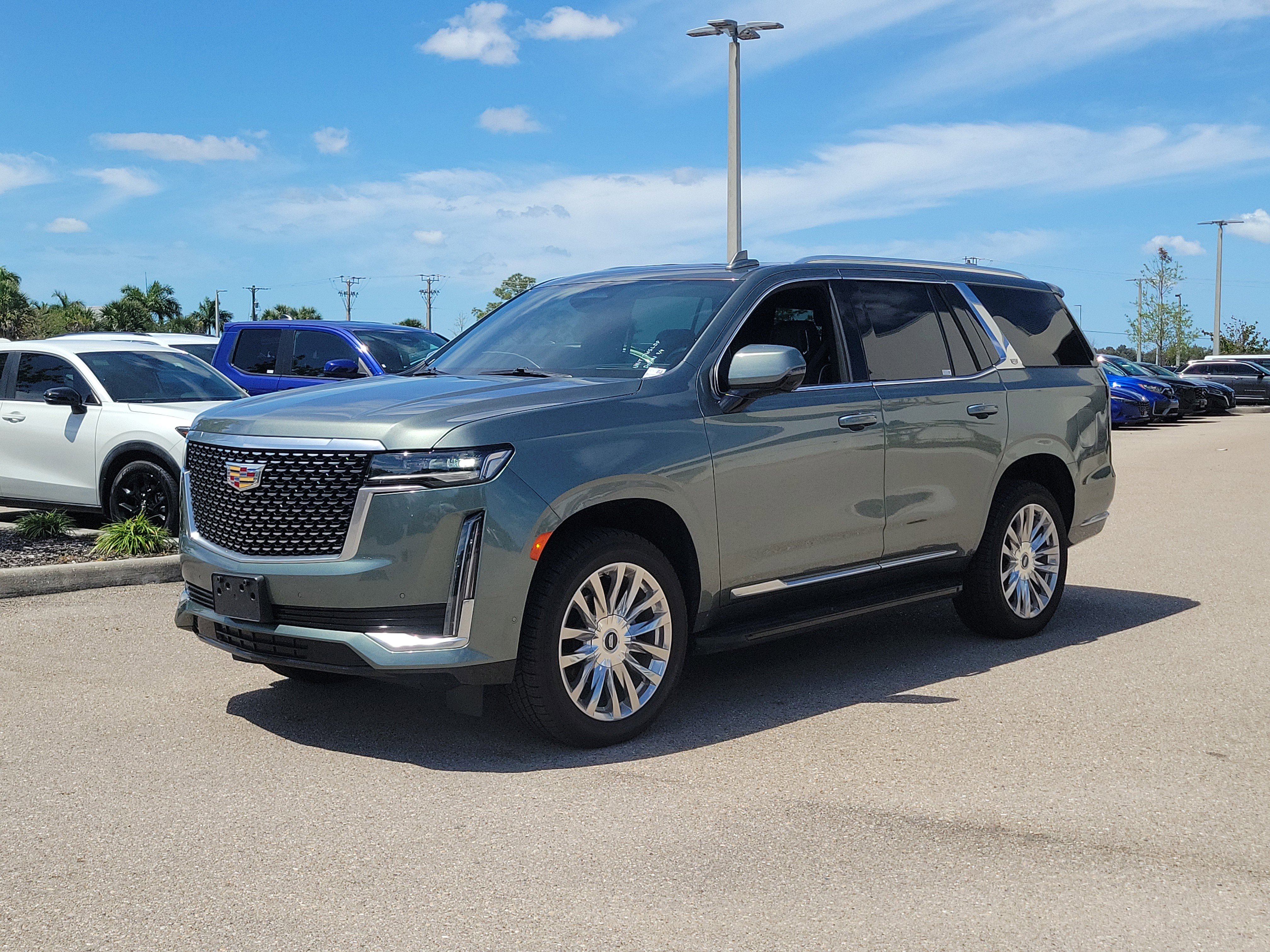 Used 2023 Cadillac Escalade Premium Luxury AWD/4WD image 6