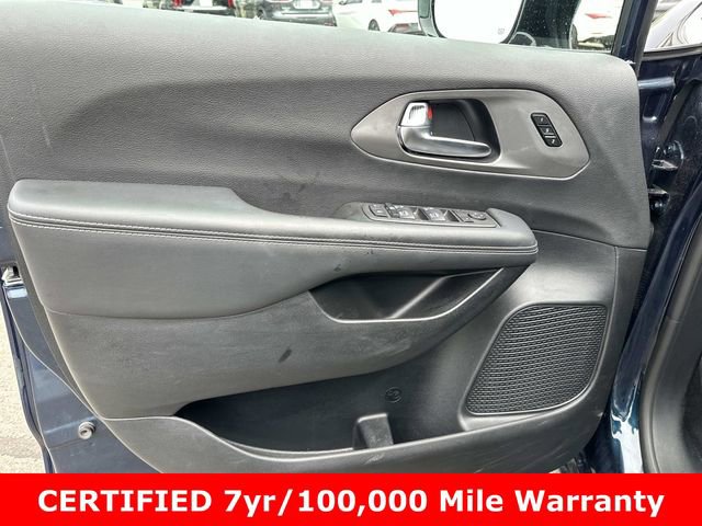 Used 2025 Chrysler Pacifica Select FWD image 19