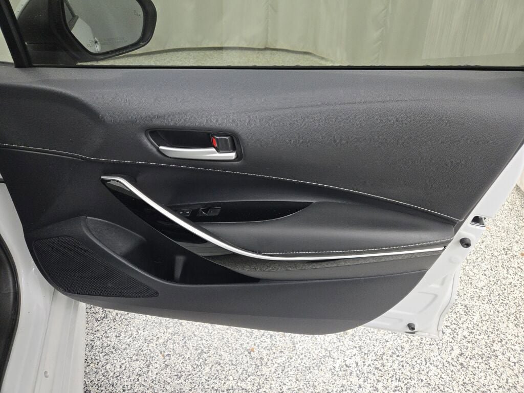 Used 2021 Toyota Corolla XSE image 6