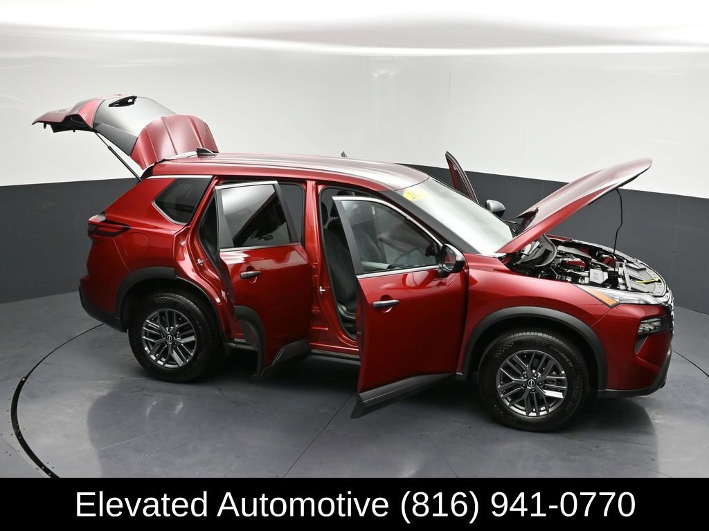 Used 2025 Nissan Rogue S image 30