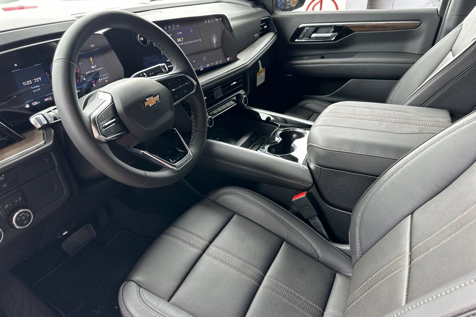 New 2025 Chevrolet Suburban High Country image 10