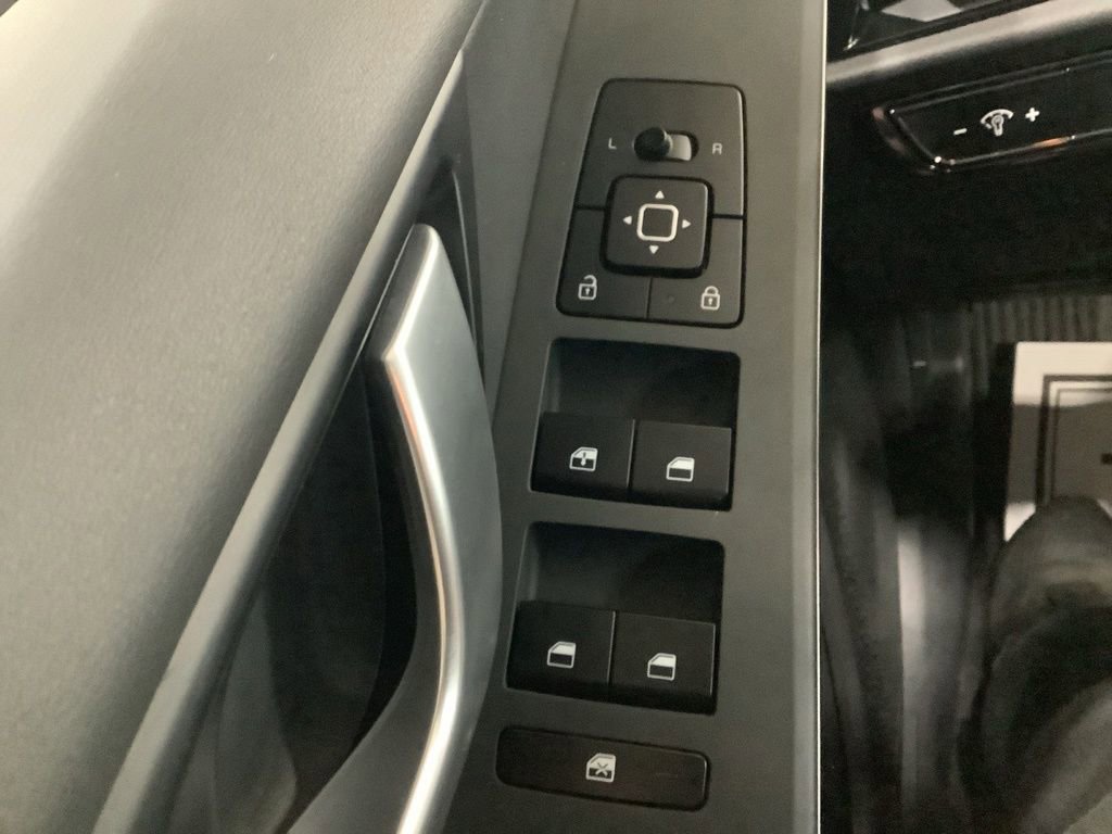 Certified 2025 Kia Niro EX image 14