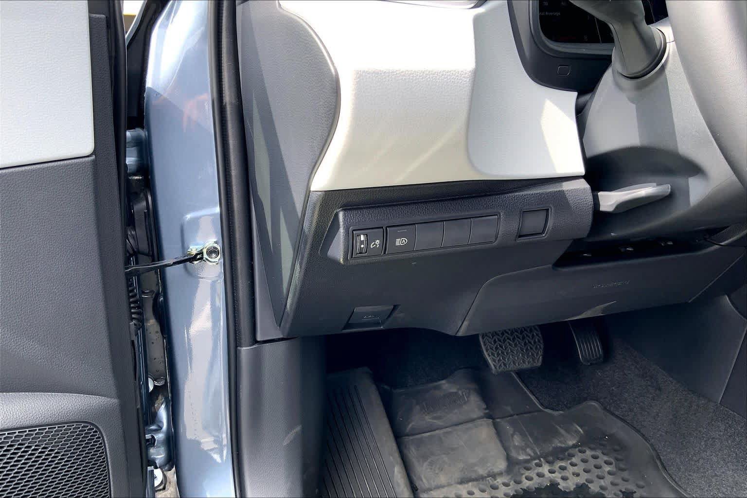 Used 2026 Toyota Corolla SE FWD image 35