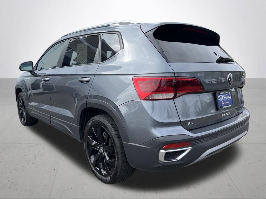Used 2023 Volkswagen Taos SE w/ Panoramic Sunroof Package FWD image 7