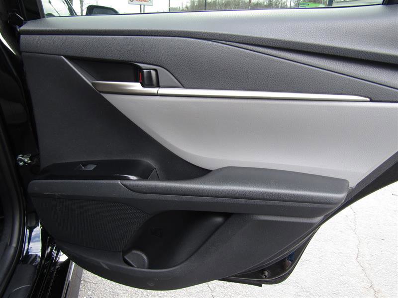 Used 2025 Toyota Camry SE image 35