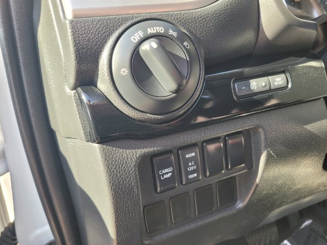 Used 2021 Nissan Titan SV w/ SV Convenience Package AWD/4WD image 19
