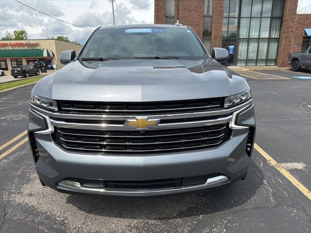 Used 2022 Chevrolet Suburban LT w/ Luxury Package AWD/4WD image 2