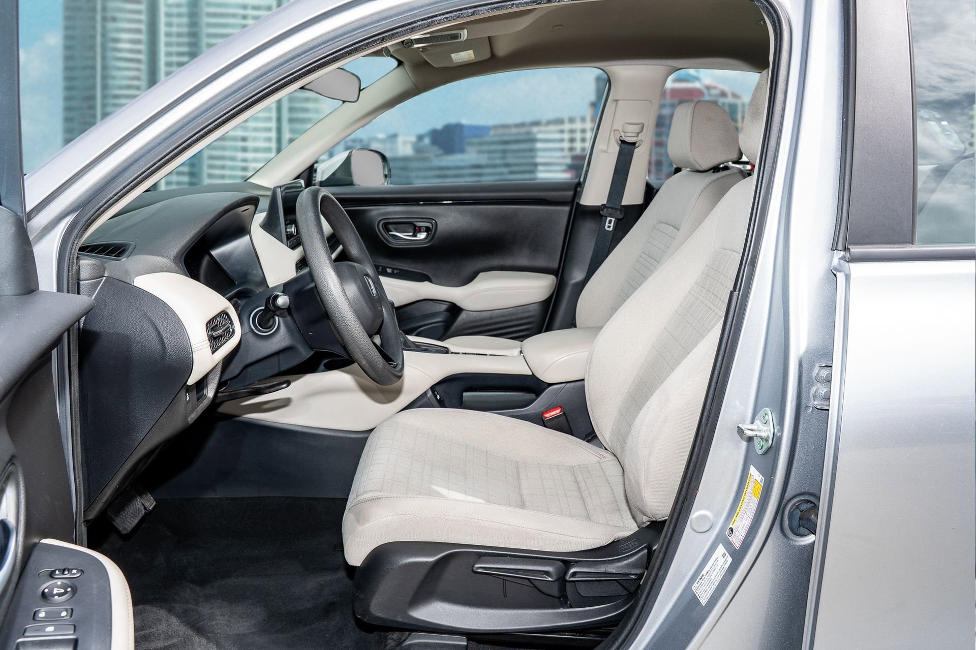 Used 2023 Honda HR-V LX image 15