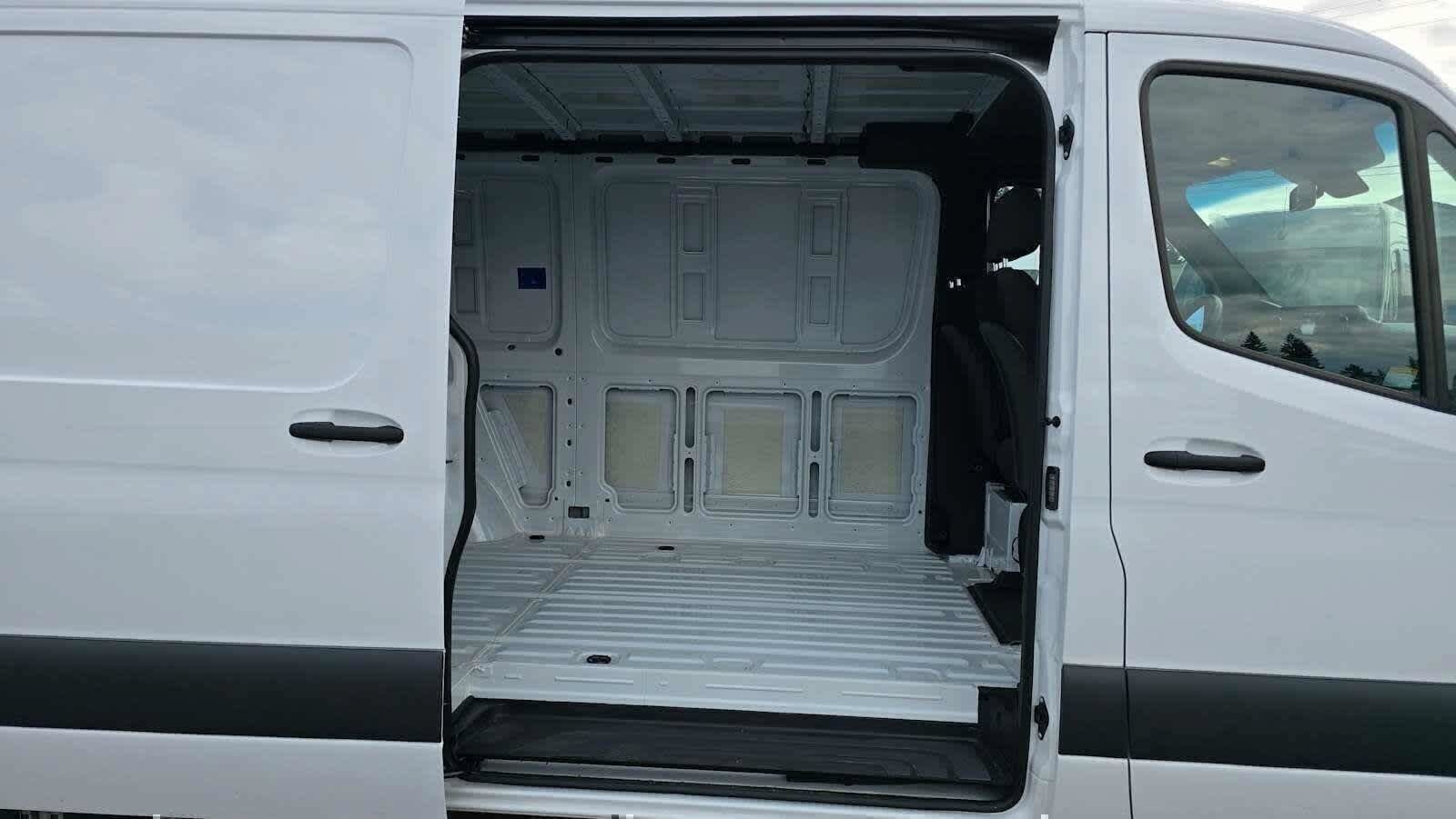 Used 2025 Mercedes-Benz Sprinter 2500 image 14