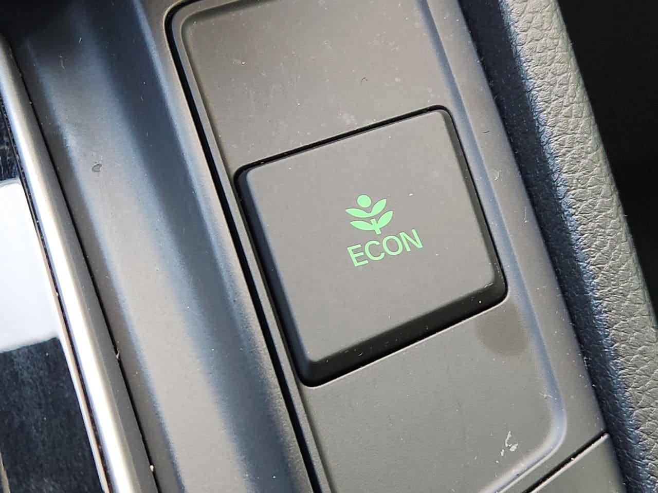 Used 2018 Honda CR-V Touring image 19