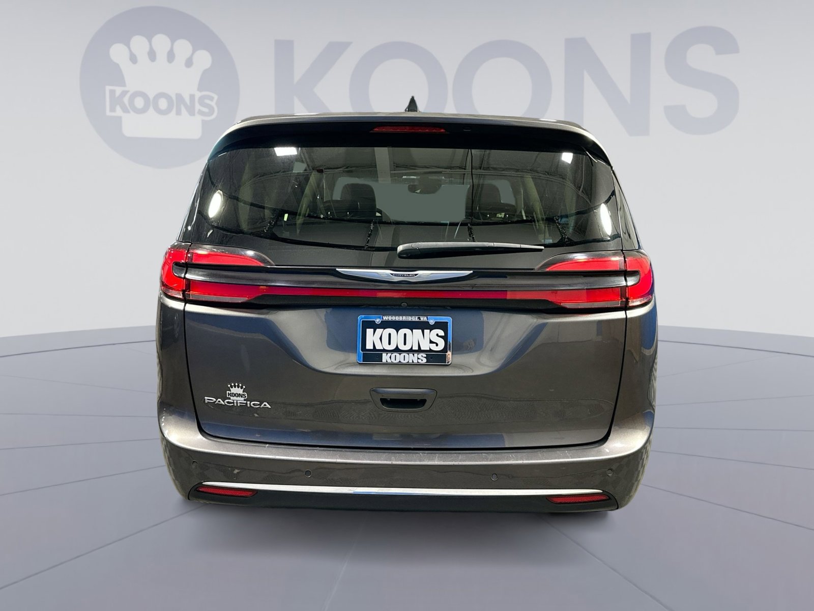 Used 2023 Chrysler Pacifica Touring-L image 5